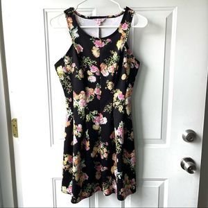 Candie’s Black with Multicolored Floral Vacation Spring Dress Size Small